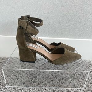 Steve Madden Dainna Pointed Toe Suede Heels (Olive)